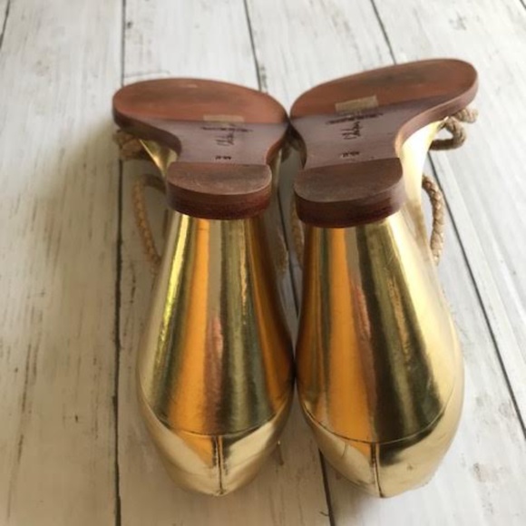 COLE HAAN GOLD ANKLE WEDGE SZ. 8B - Picture 7 of 11